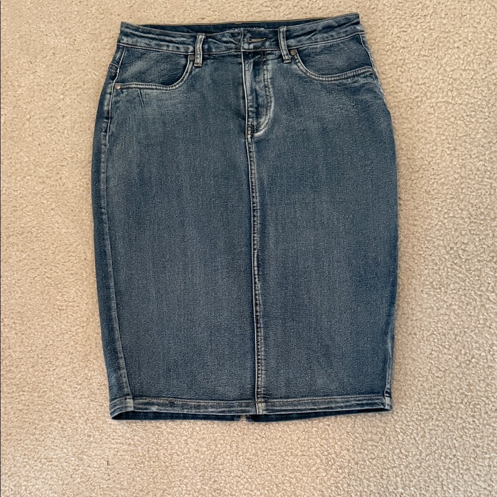 Stylish Blue Denim Pencil Skirt
